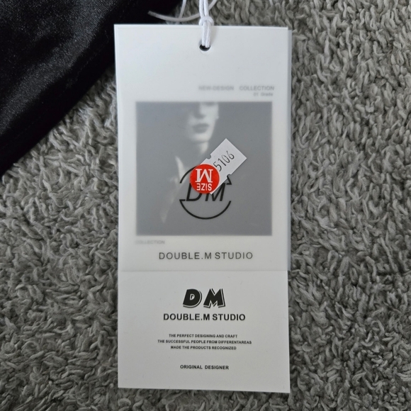 Double M Long Sleeve Collared Velvet Dress. Size Medium. New. - Picture 6 of 6